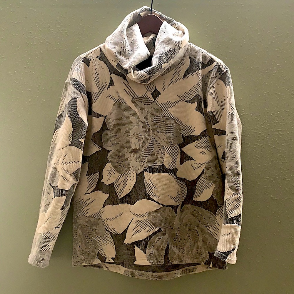 Burton Ellmore pullover cowl neck top w/pockets!